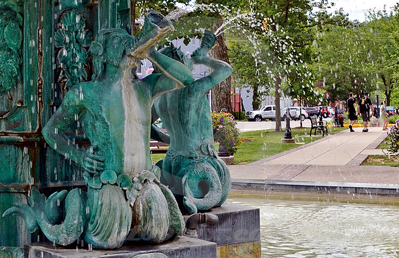 BROADWAY FOUNTAIN #1 (Madison IN)