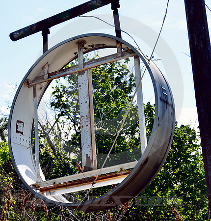 ROUND & EMPTY (Lincoln Highway Adamsburg PA)