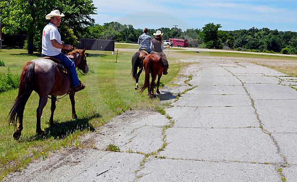 HORSES & RIDERS (Rt 66 nr Bristow OK)