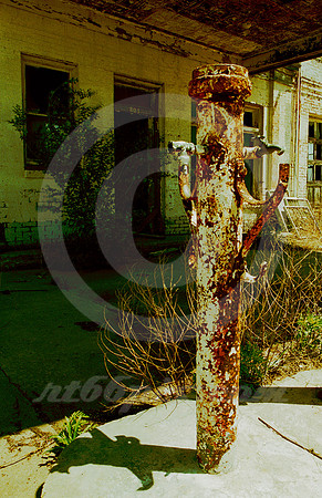 RUSTING WATER STAND (Rt 66 McLean TX)