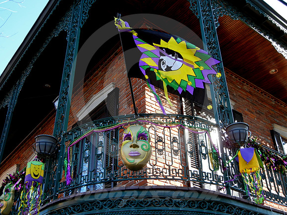 MARDI GRAS DECORATIONS (Vicksburg MS)