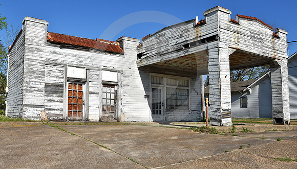 WOODEN STATION (Natchitoches LA)