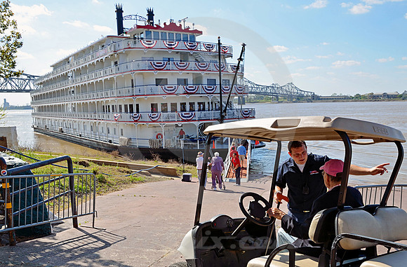 CRUISE SHIP (Natchez Trace Natchez MS)
