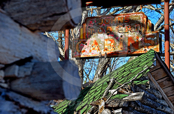 JOHN'S MODERN CABINS #43 (Rt 66 nr Arlington MO)