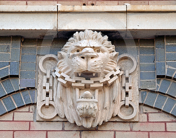 CHAINED LION (Raton NM)