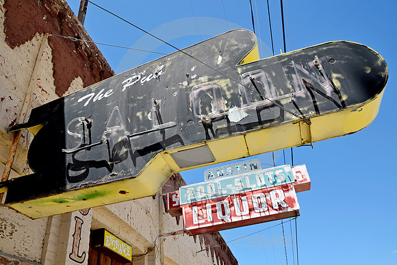SALOON NEON (Lincoln Highway Austin NV)