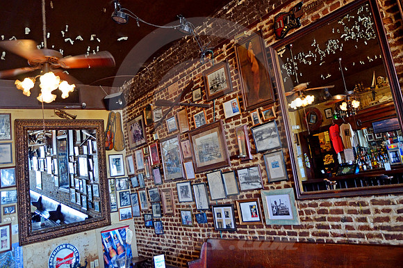 BAR CORNER (Natchez Trace Natchez MS)