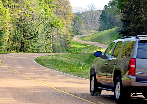 NORTHBOUND TAHOE (Natchez Trace nr Natchez MS)