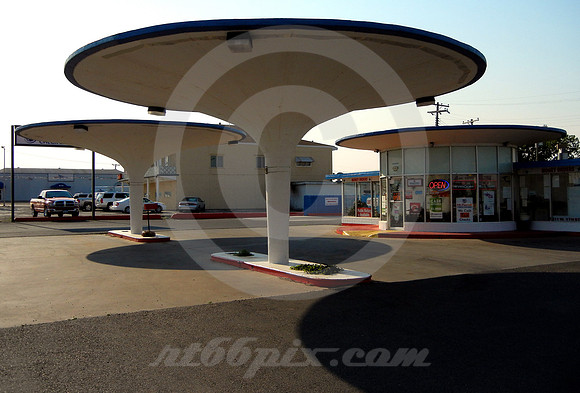 FUTURISTIC SINCLAIR STATION (Plainview TX)