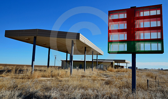 EMPTY CONOCO SIGN & STATION (Rt 66 Landergin TX)