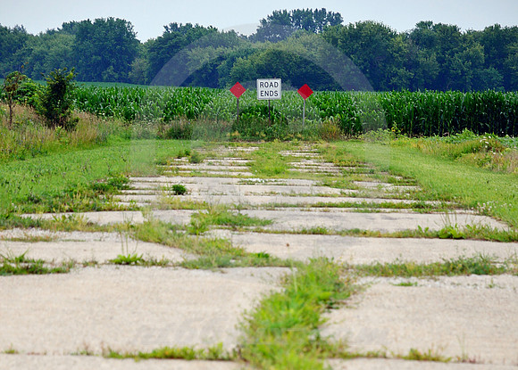 ROAD ENDS (Lincoln Highway nr Rochelle IL)