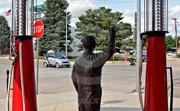 STATUE & STREET (Lincoln Highway Ogallala NE)