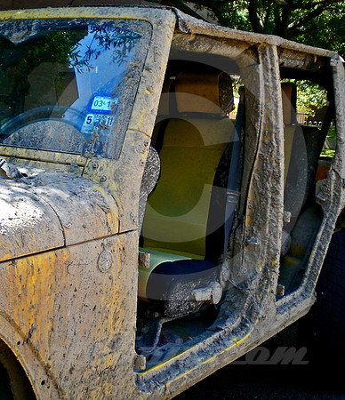 MUDDY NO-DOOR JEEP (Nacogdoches TX)