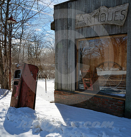 PUMP IN WINTER (Rt 66 Funks Grove IL)