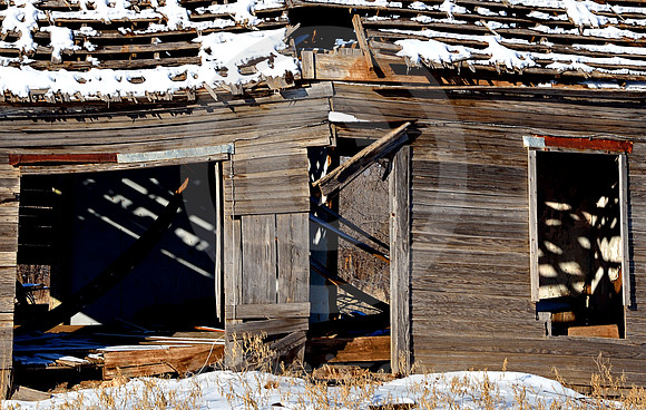 ABANDONED HOUSE IN SNOW (Rt 66 Shamrock TX)