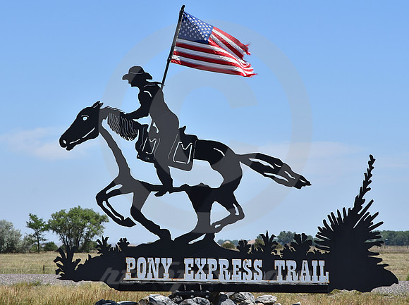 DIE-CUT STATUE & FLAG (nr Ovid CO)