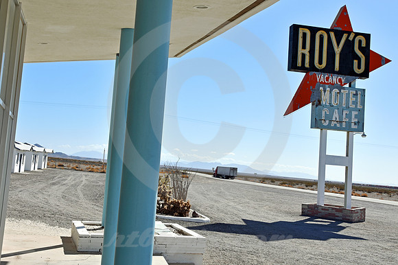 EASTBOUND SEMI (Rt 66 Amboy CA)