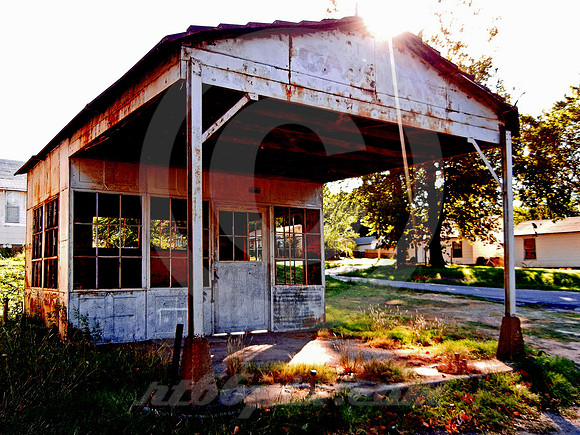 OLD METAL GAS STATION (Wynnewood OK)