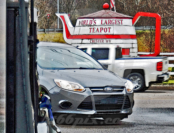TEAPOT & TRAFFIC (Lincoln Highway Chester WV)