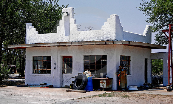 SMALL ART DECO STATION (Rt 66 Shamrock TX)