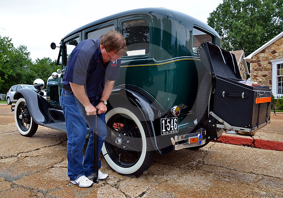 FORD MODEL A & FLAT (Rt 66 Cuba MO)