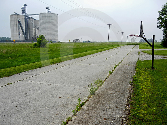 BASKETBALL NET ON ORIGINAL CONCRETE (National Road IL)