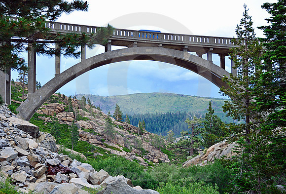 BLUE VAN (Lincoln Highway Donner Pass CA)