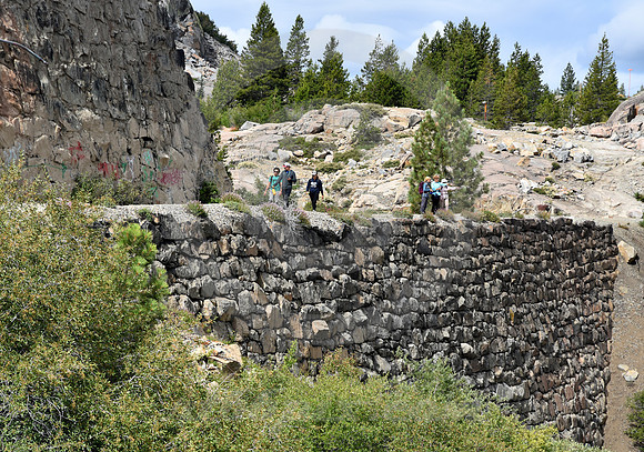 HIKERS ON CHINESE WALL (Donner Pass CA)