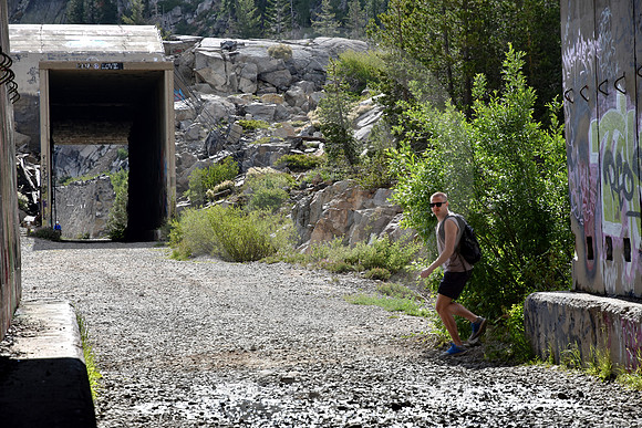 HIKERS & TUNNEL 7 (Donner Pass CA)