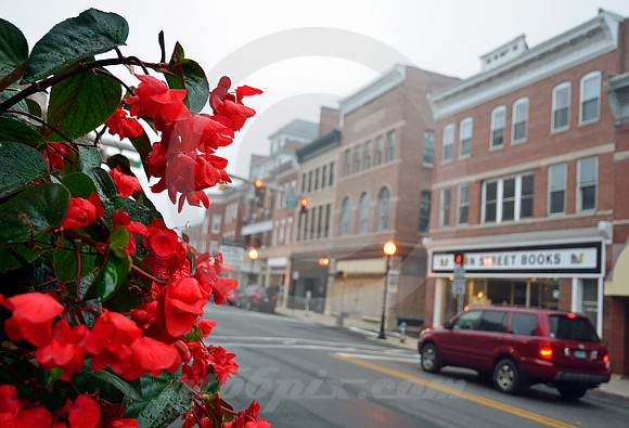 HANGING BASKET & JEEP (National Road Frostburg MD)