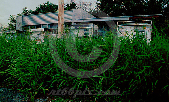 PUMPS & STATION IN GRASS (Anadarko OK)