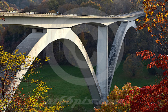 DOUBLE-ARCH #26 (Natchez Trace nr Linton TN)