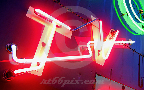 NEON TV AND ARROW (REST HAVEN MOTEL) (Rt 66 Springfield MO)