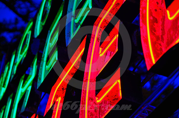 WAGON WHEEL DETAIL (Rt 66 Cuba MO)