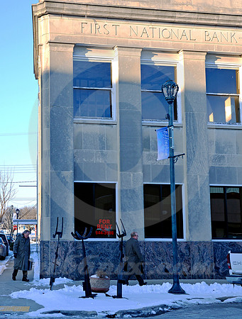 FIRST NATIONAL BANK, FOR RENT (National Road Effingham IL)