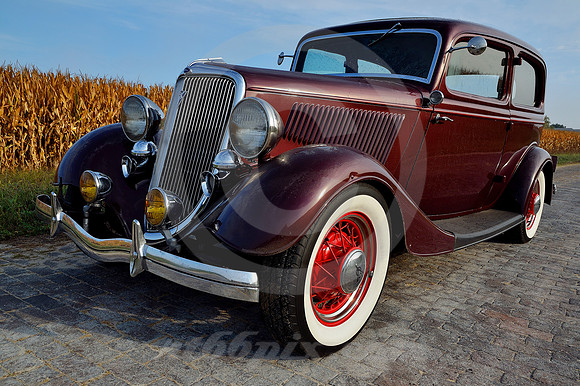 FORD ('34), CORN & BRICK (Rt 66 nr Auburn IL)