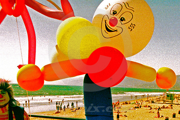 BALLOON AND CLOWN (Rt 66 Santa Monica Pier CA)