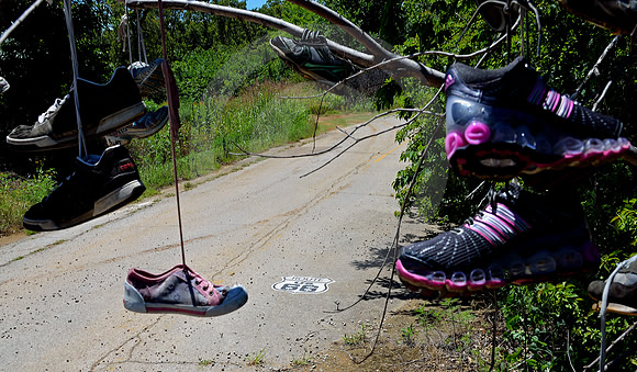 SHOE TREE (Rt 66 nr Stroud OK)
