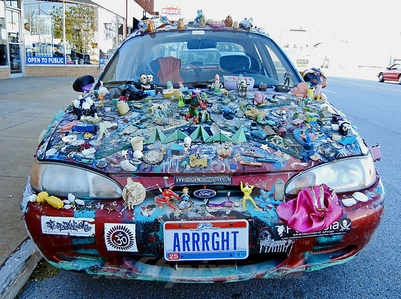 CAR WITH FIGURINES (Joplin MO)