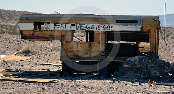 EAT VEGGIES!!! (Rt 66 nr Newberry Springs CA)