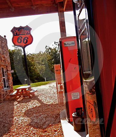 RECREATED PHILLIPS 66 STATION (Rt 66 Spencer MO)