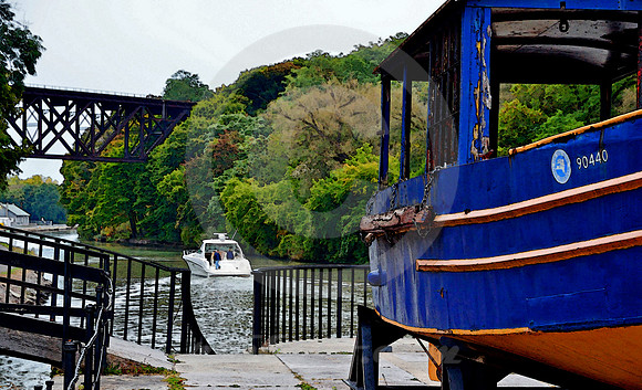 EASTBOUND AFTER DAWN (Erie Canal Lockport NY)
