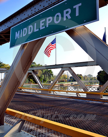 MIDDLEPORT LIFT BRIDGE (Erie Canal Middleport NY)