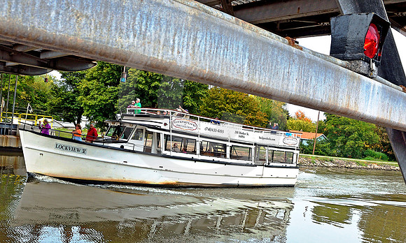 LIFT BRIDGE VIEW (Erie Canal Lockport NY)