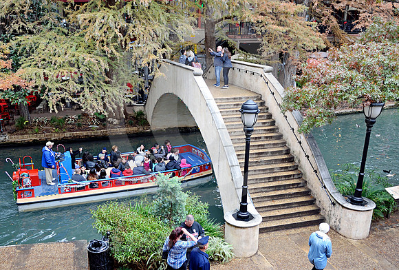 URBAN SCENE #32 (San Antonio TX)