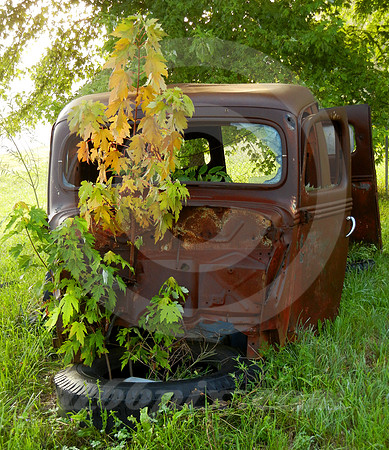 WRECK, TREE & TIRE (Rt 66 Doolittle MO)