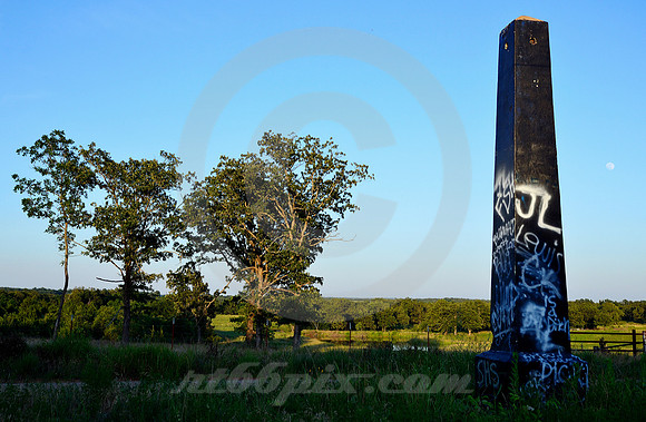 OZARK TRAIL OBELISK (nr Stroud OK)