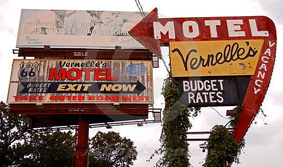 RIGHT, LEFT, VERNELLE'S MOTEL (Rt 66 nr Arlington MO)