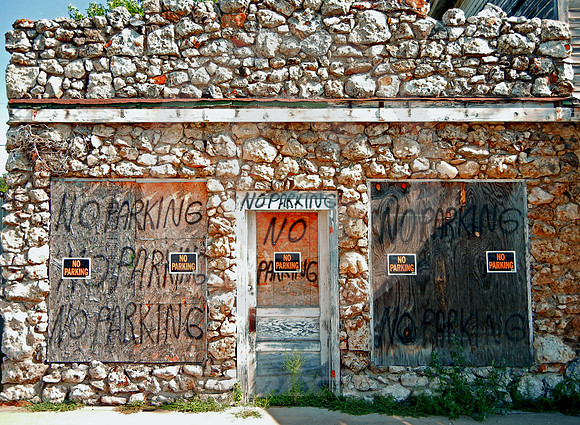 THE NO PARKING BUILDING (Rt 66 Avilla MO)