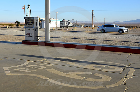 PUMP, CAR & SHIELD (Rt 66 Amboy CA)